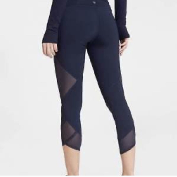Athleta Aura‎ Sonar Navy Blue Mesh Panel Crop Capri Leggings Womens Size Medium - Picture 2 of 15